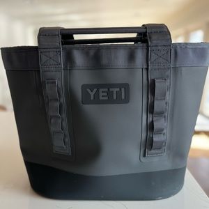 YETI CAMINO®
35 CARRYALL TOTE BAG